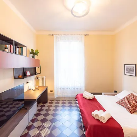 10' Duomo & Station Large Appartement